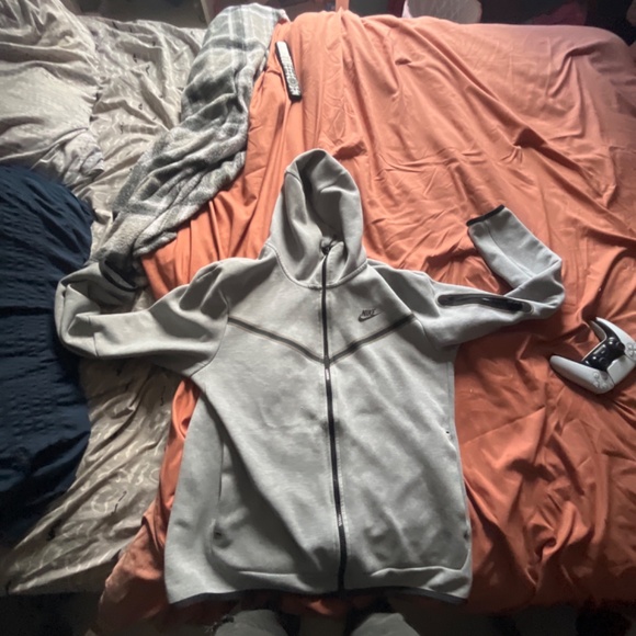 Nike tech - Picture 2 of 3